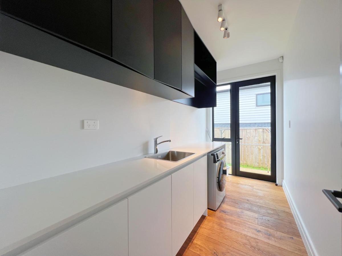 Villa Elegant Beach House In Long Bay Auckland Exterior foto