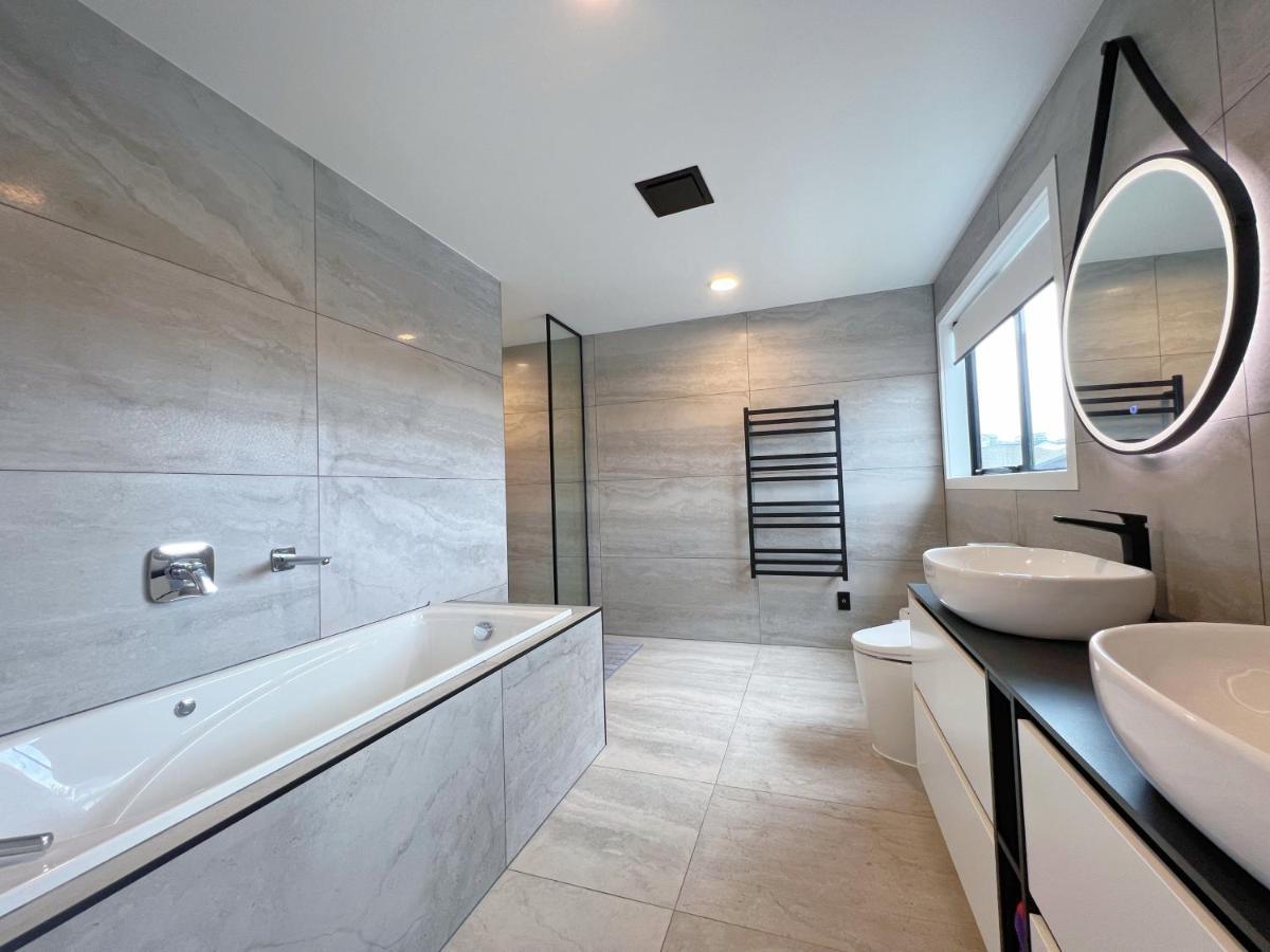 Villa Elegant Beach House In Long Bay Auckland Exterior foto